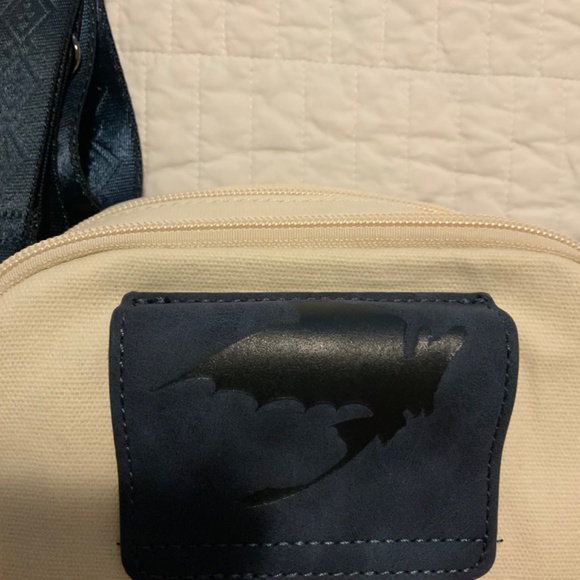 DreamWorks How To Train Your Dragon Toothless Icon Crossbody Bag - Picture 6 of 14